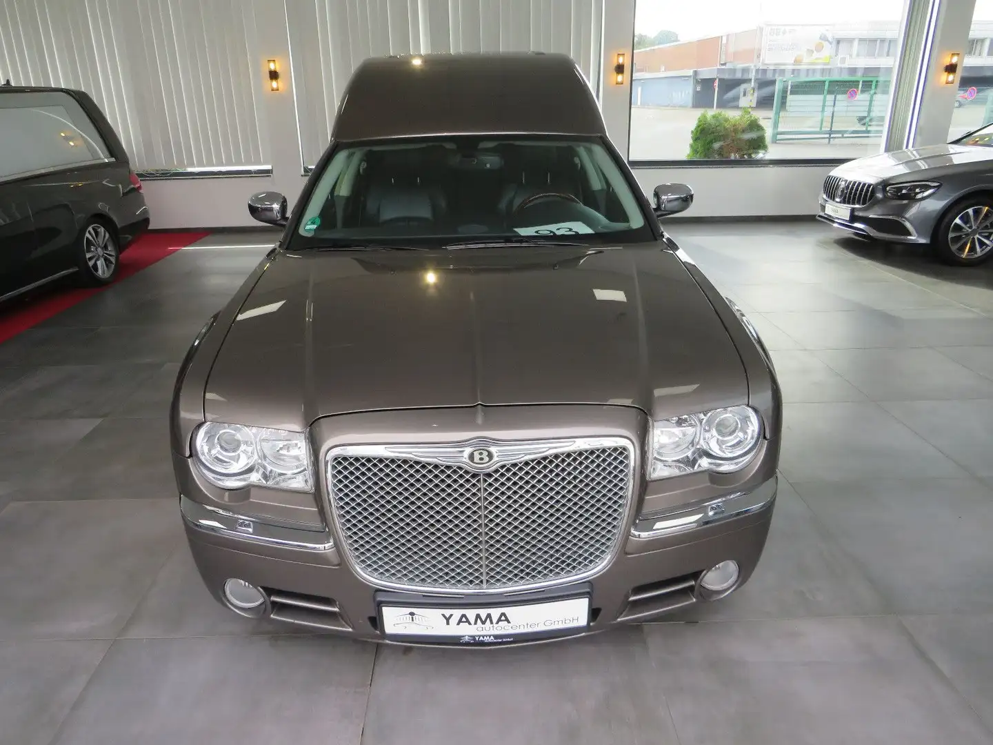 Chrysler 300C Hentschke Bestattungswagen / Leichenwagen Grau - 2