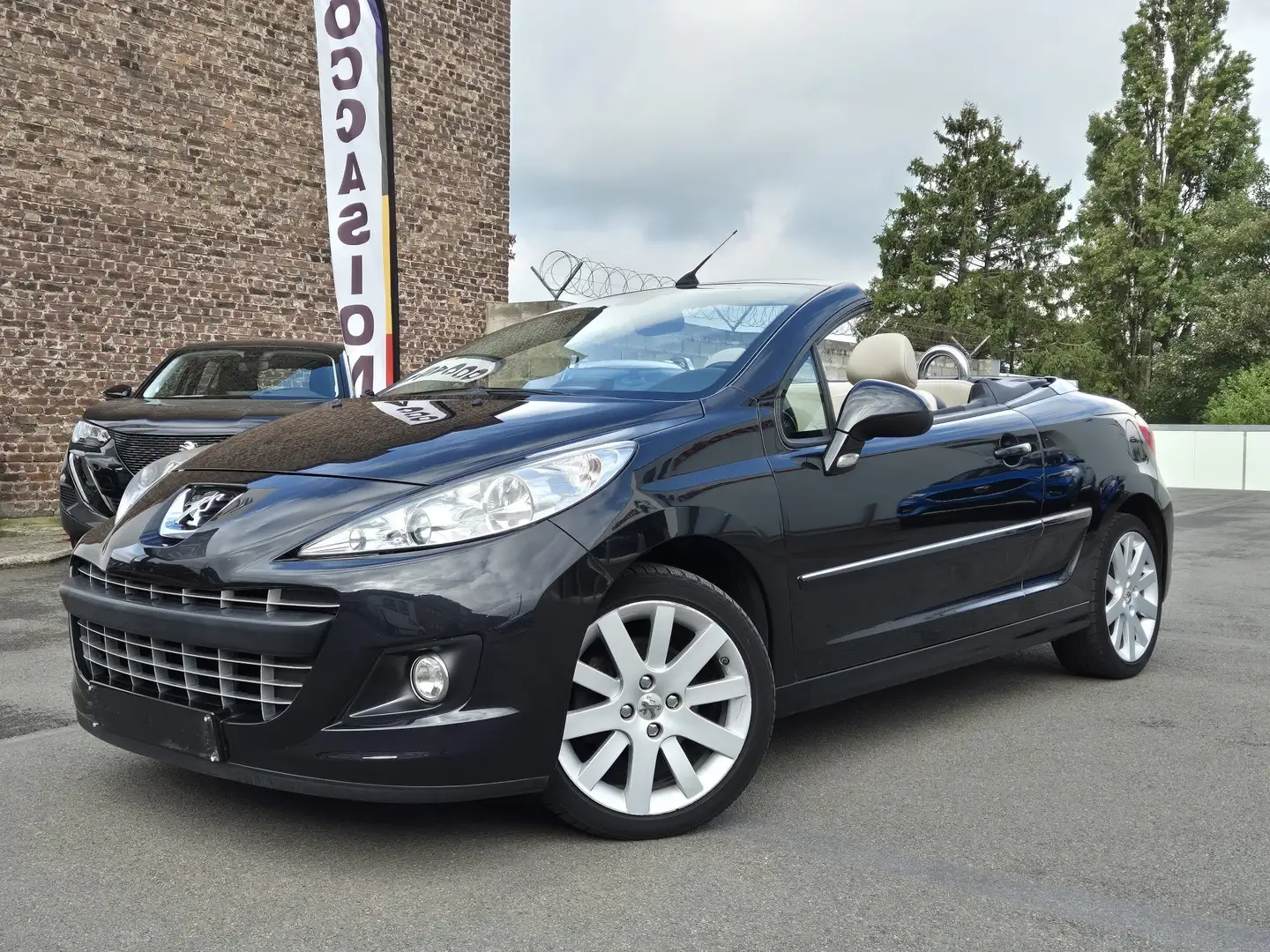 Peugeot 207 207 CC 1.6i 05/11 ** SEULEMENT 55 000 KMS ** Noir - 1