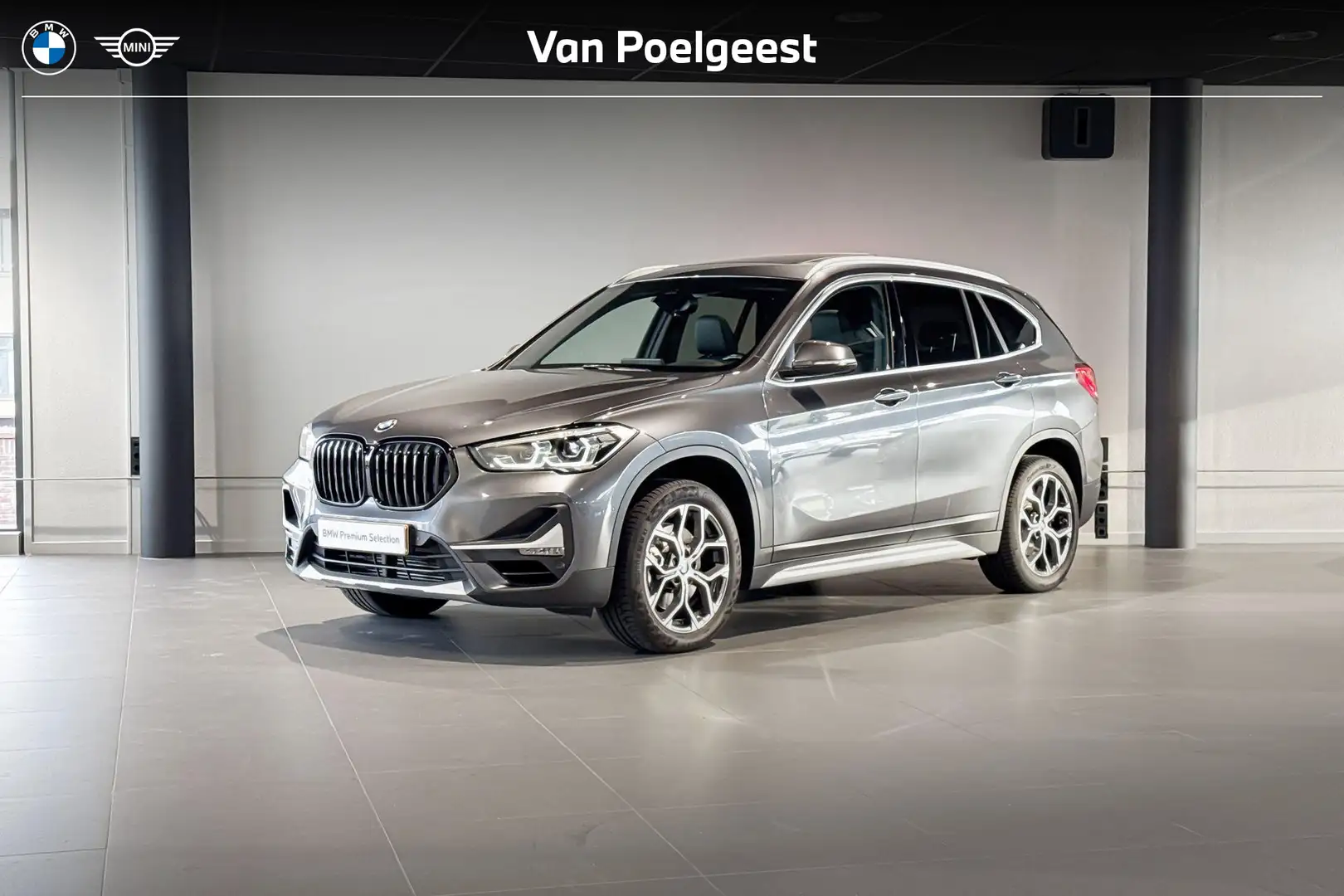 BMW X1 sDrive20i High Executive | Glazen Panoramadak | St Grijs - 1