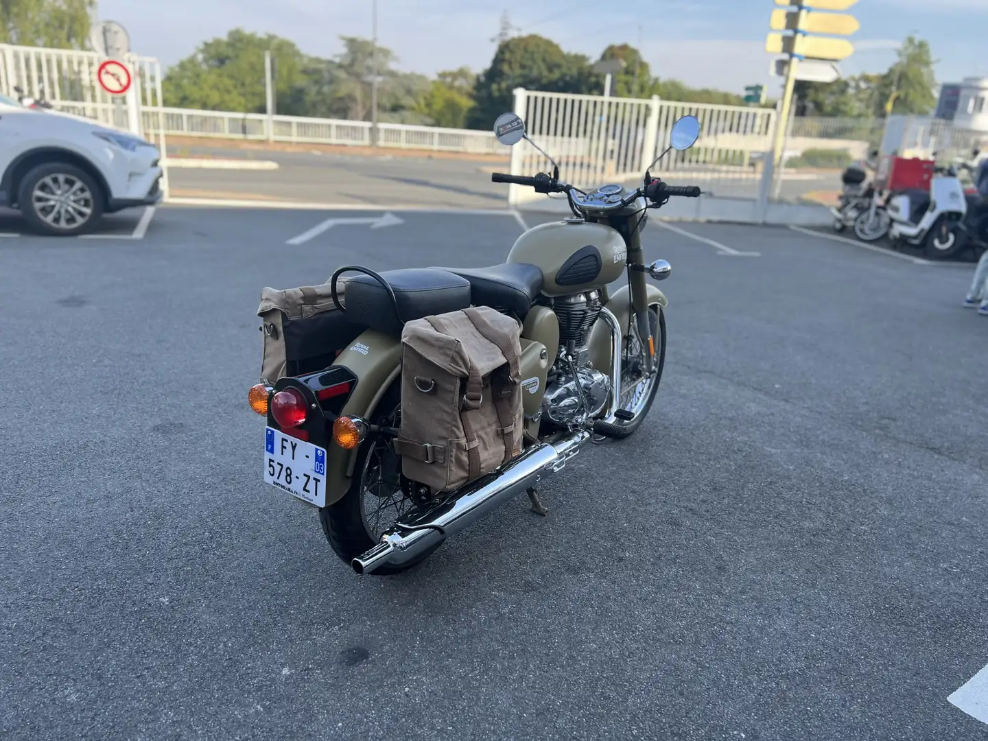Royal Enfield Classic Beige - 2