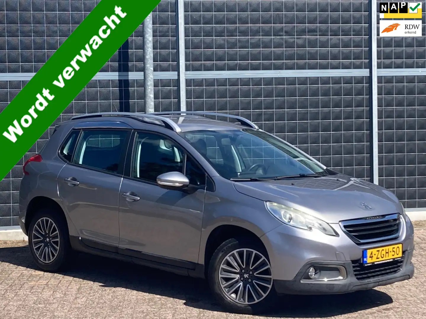 Peugeot 2008 1.2 PureTech Active Grijs - 1