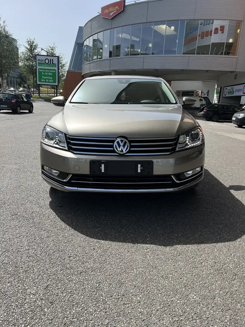 Volkswagen Passat Highline Beige - 1