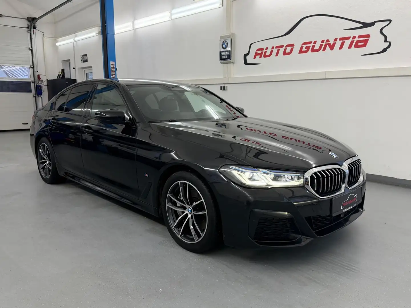 BMW 530 d M Sport*KomfortSitze*HUD*Laser* Noir - 1