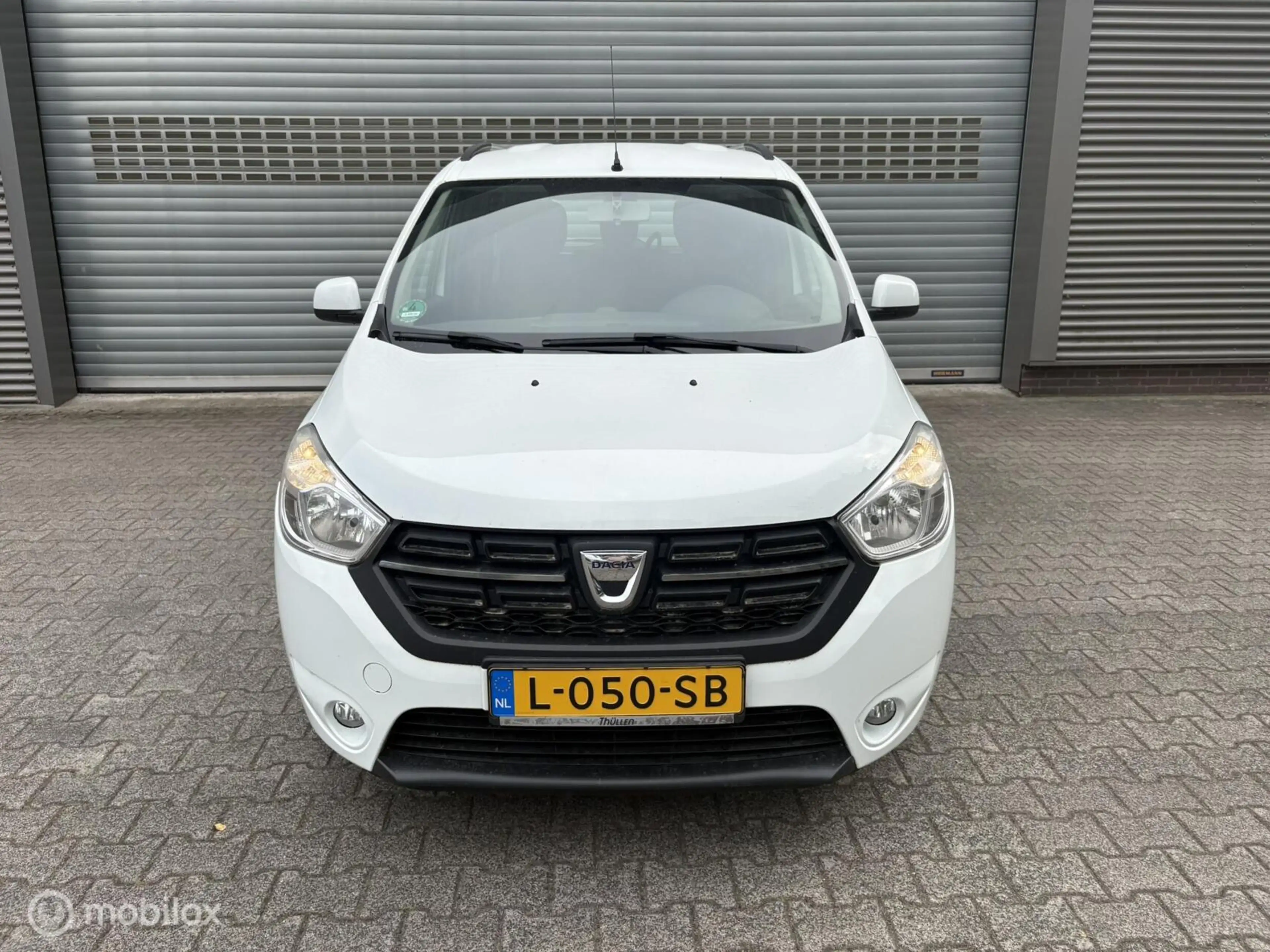 Dacia Lodgy 1.2 TCe Lauréate 5p*NAVI*CRUISE*P-SENS. — photo 2