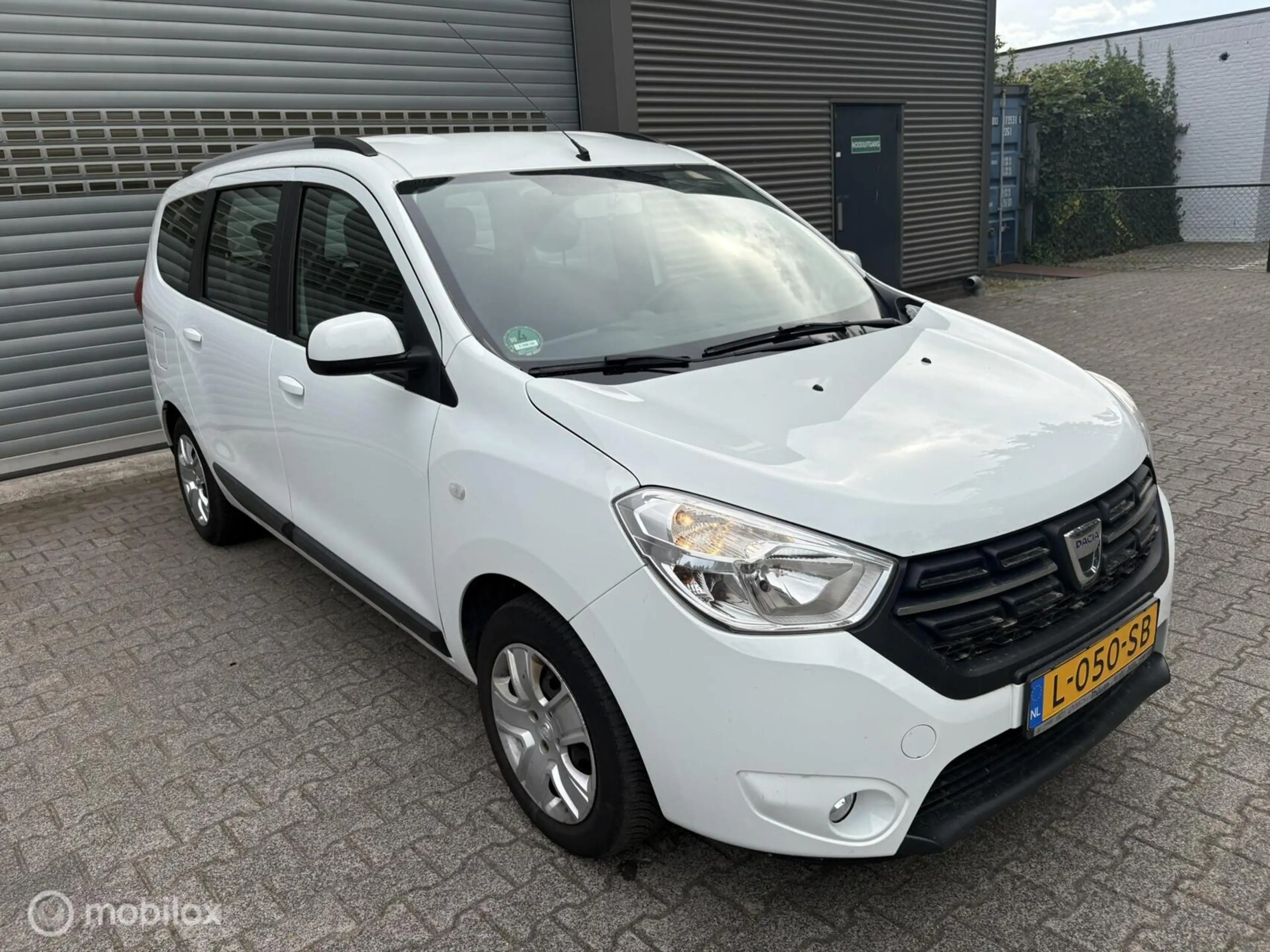 Dacia Lodgy 1.2 TCe Lauréate 5p*NAVI*CRUISE*P-SENS. — photo 3