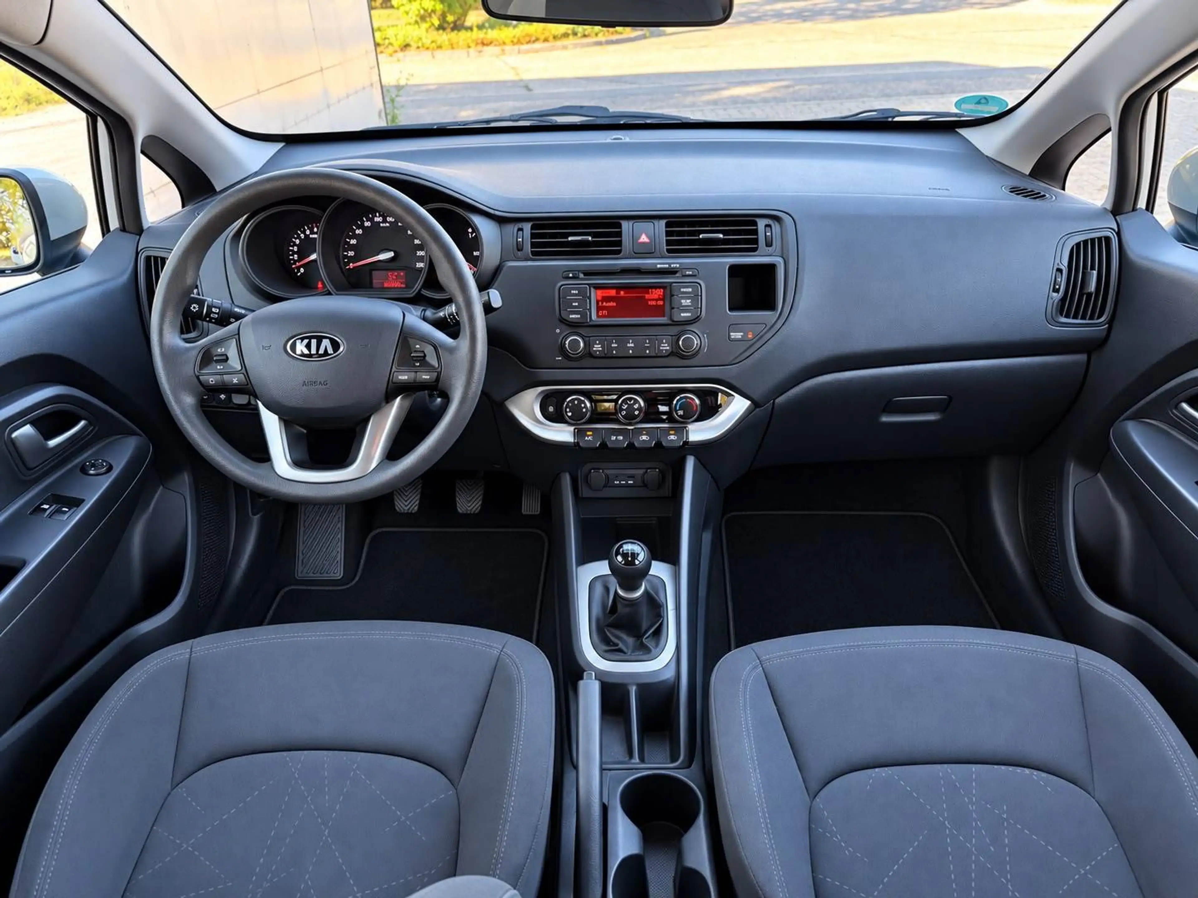 Kia Rio Edition 7 *2.Hand*TÜV NEU*KLIMA* — photo 7