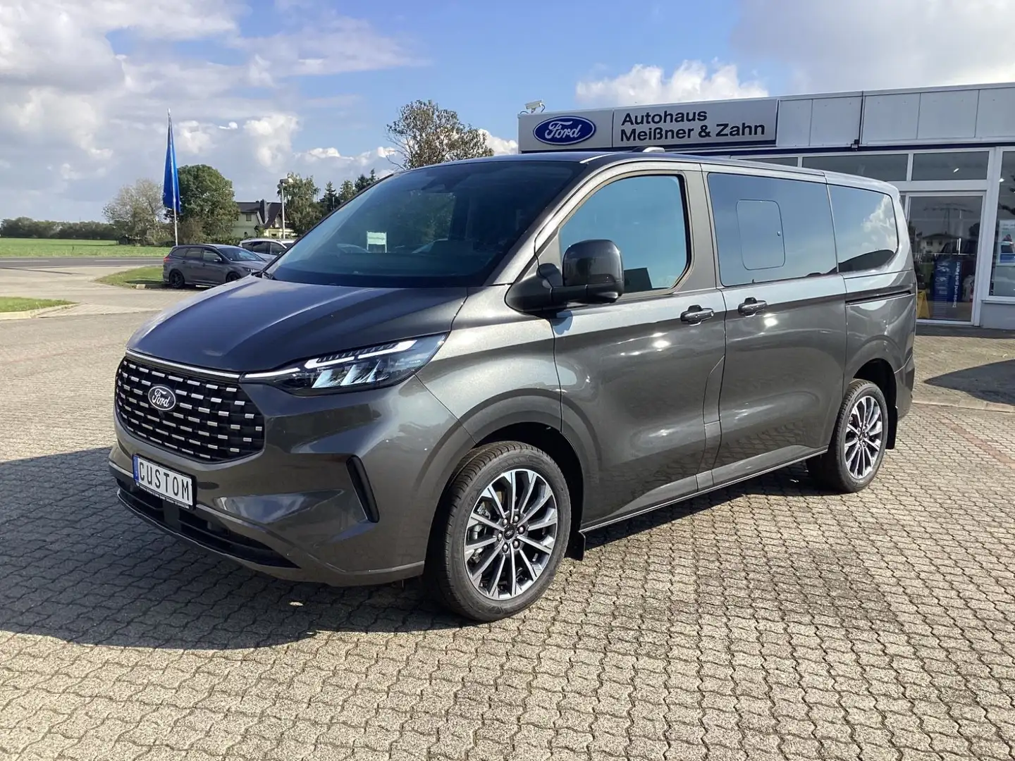 Ford Tourneo Custom 320 L1 Titanium X / 5 J.Garantie Grau - 1