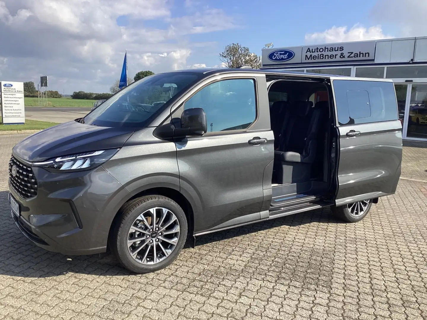 Ford Tourneo Custom 320 L1 Titanium X / 5 J.Garantie Grau - 2