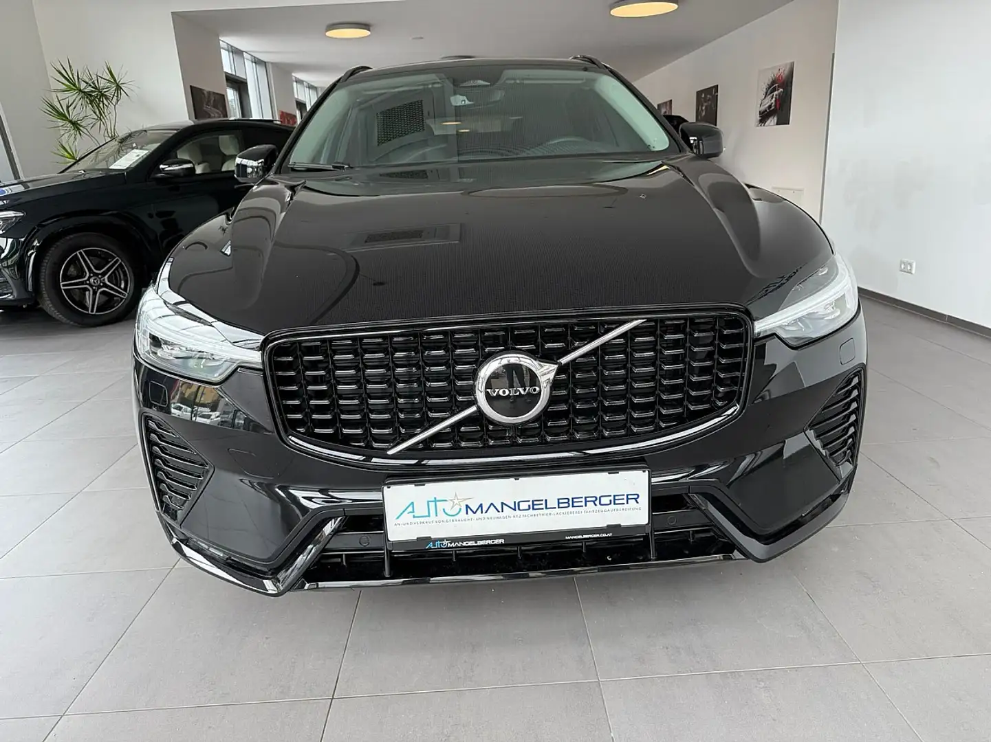 Volvo XC60 B4 Plus Dark Geartronic, Panoramadach, Anhängev... Schwarz - 2