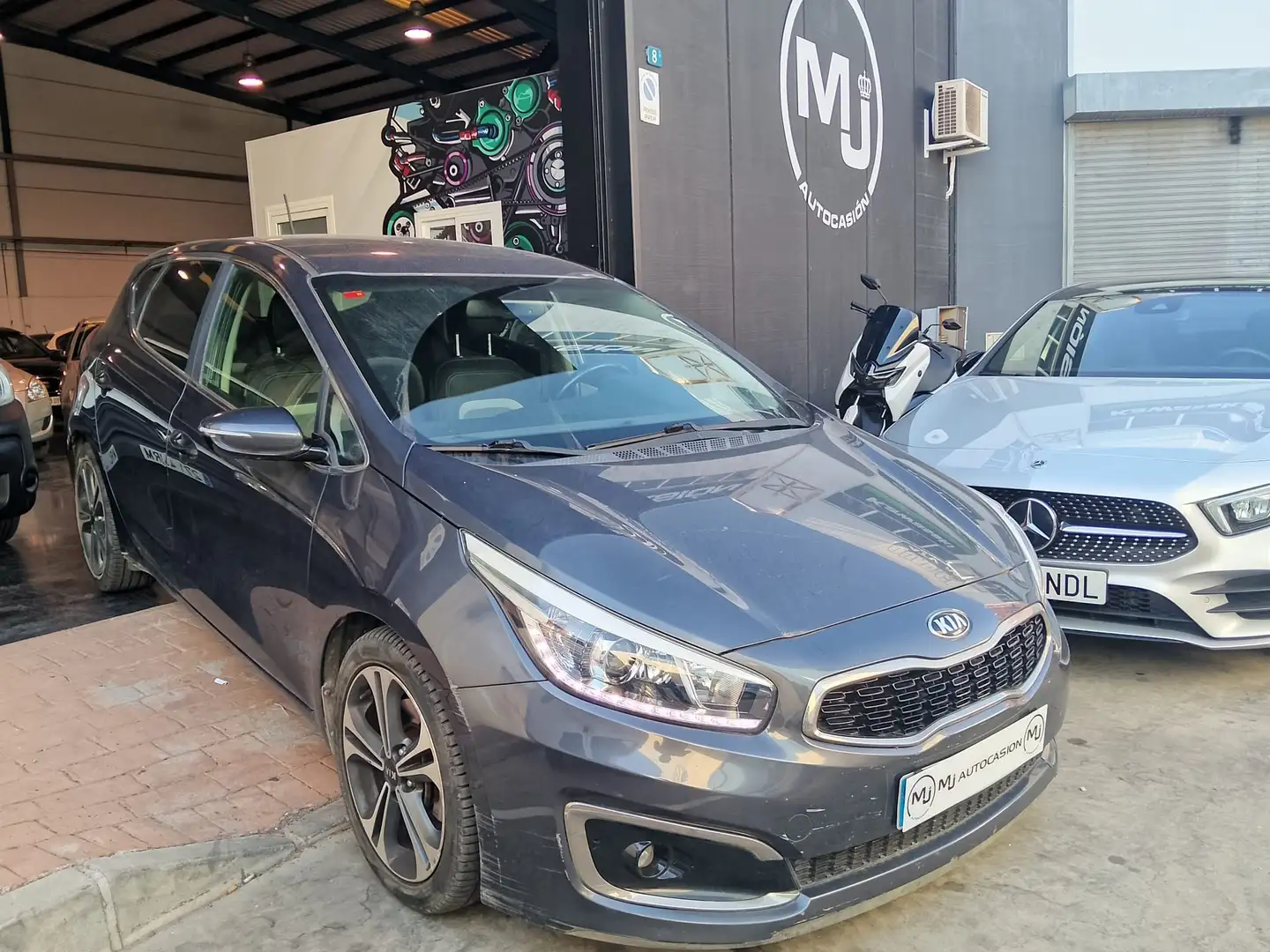 Kia Ceed / cee'd 1.4CRDI WGT x-Tech16 90 Gris - 1