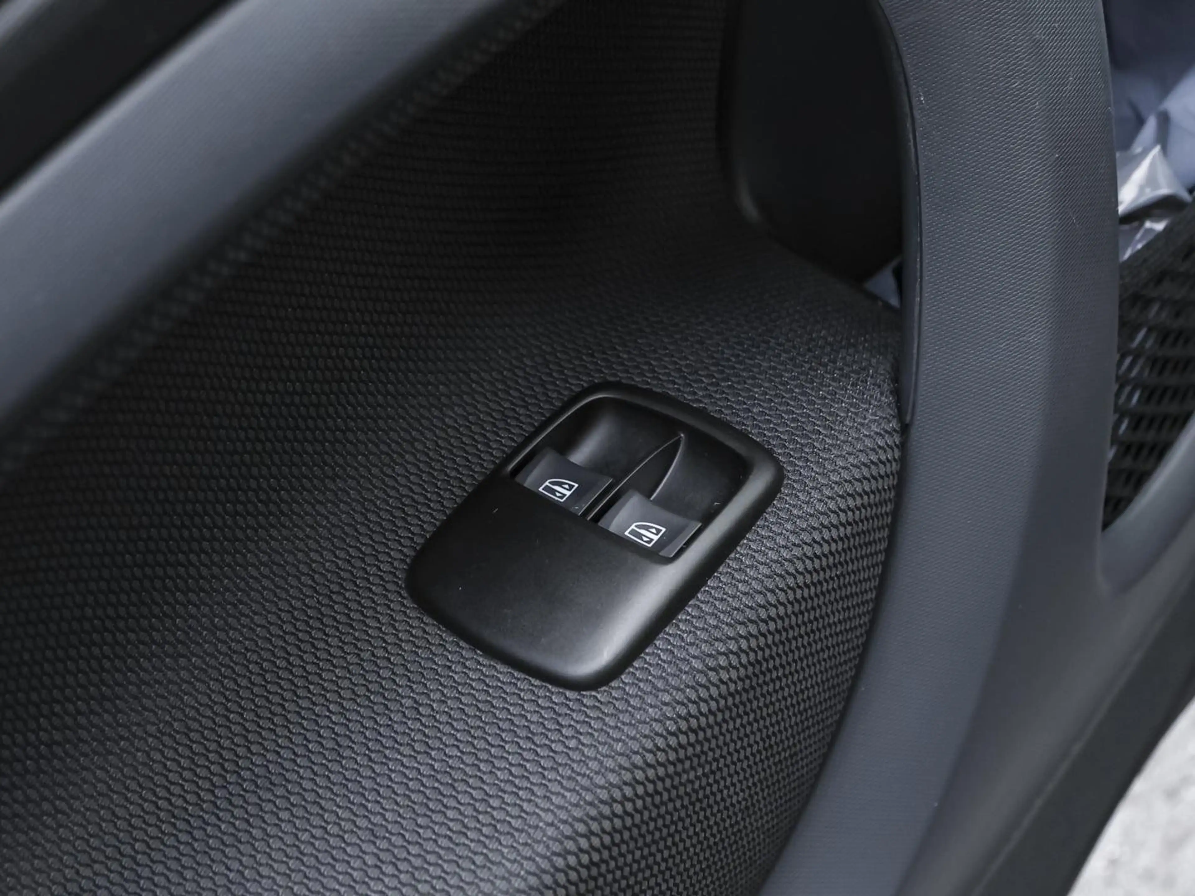 smart forTwo EQ ForTwo Cabrio Pulse Exclusive Plus 22kW Matt — photo 13