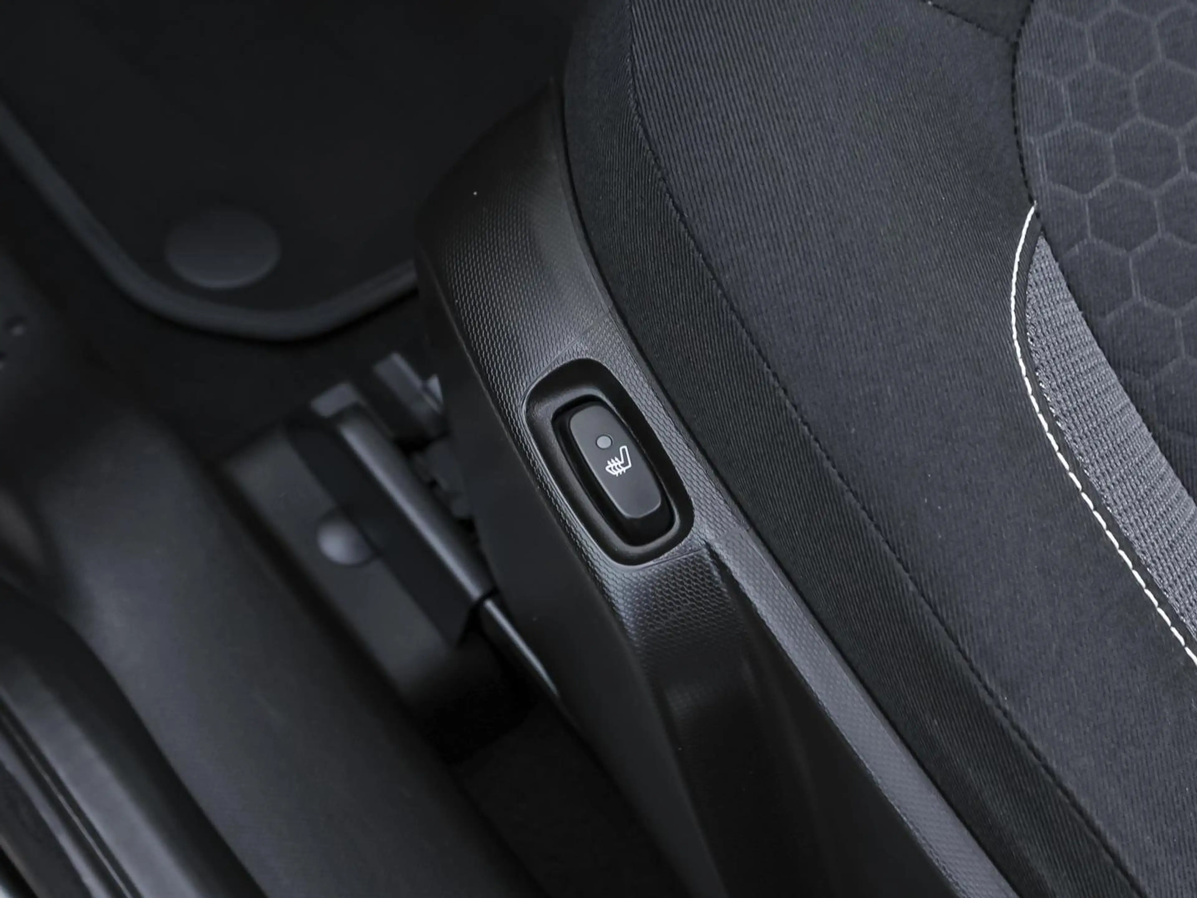 smart forTwo EQ ForTwo Cabrio Pulse Exclusive Plus 22kW Matt — photo 15