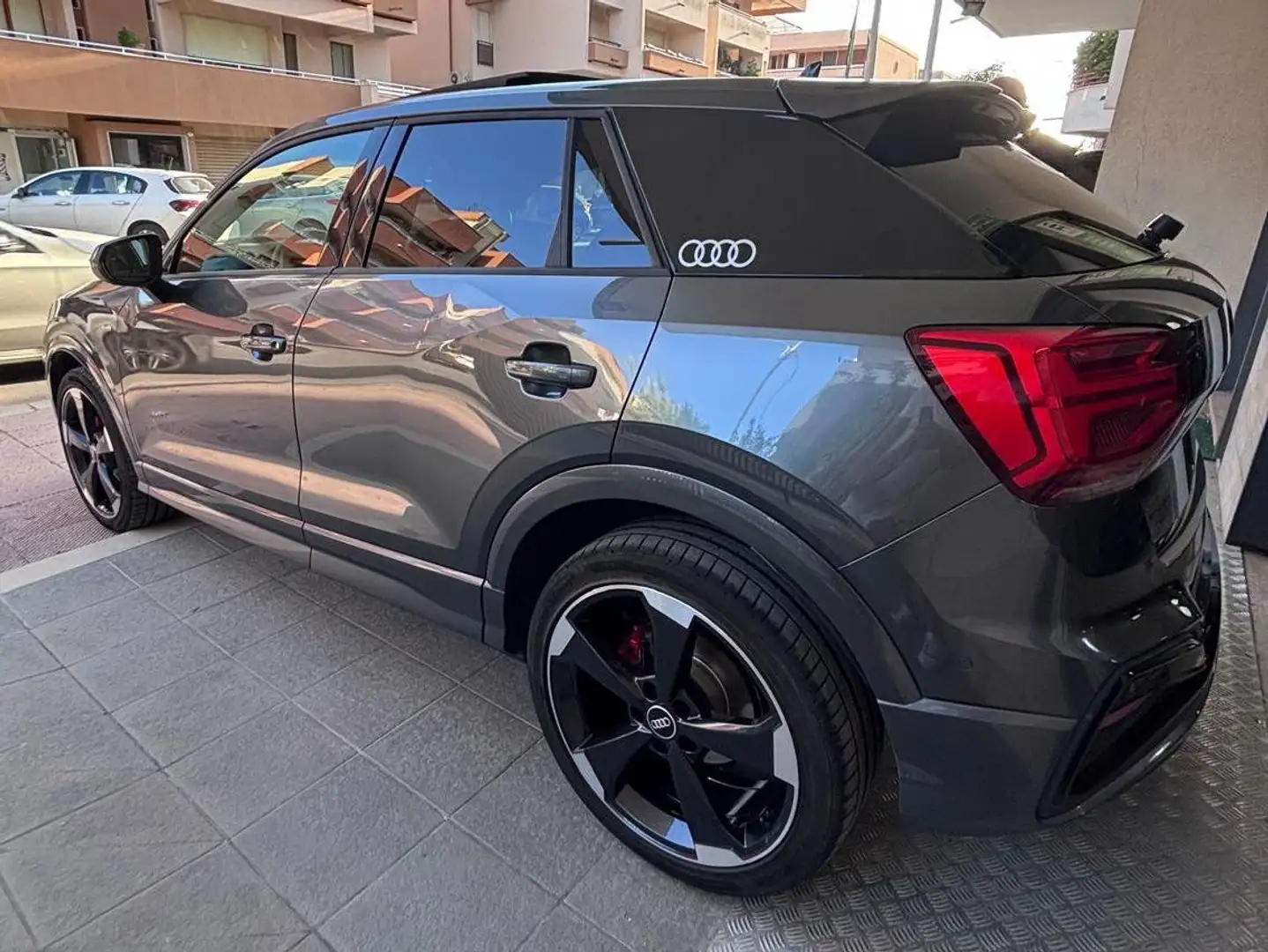 Audi Q2 35 2.0 tdi S line edition quattro 150cv s-tronic Gri - 2