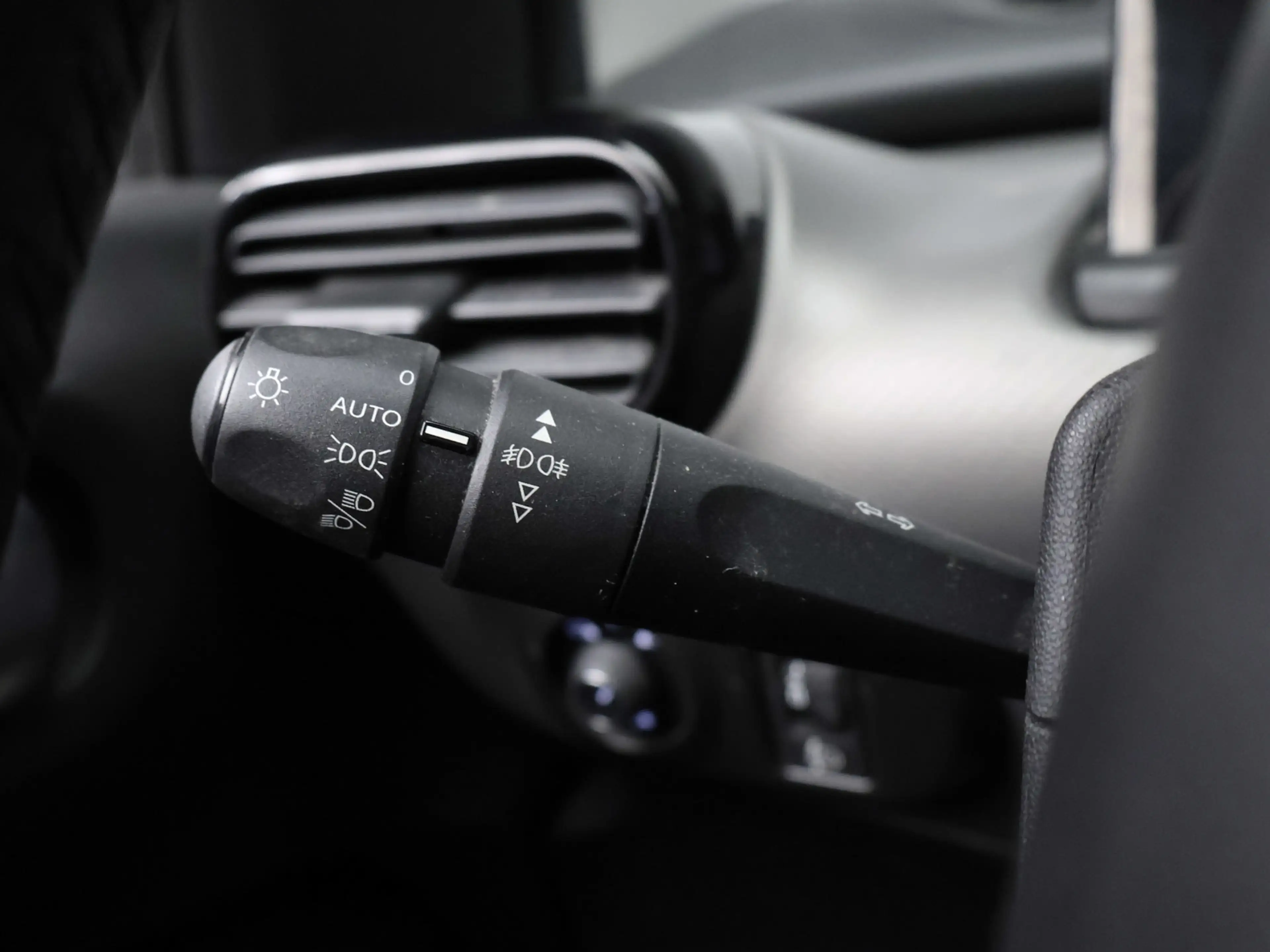 Citroen C4 Cactus 1.2 PureTech Shine (PANORAMADAK,APPLE CARPLAY,STOE — photo 9