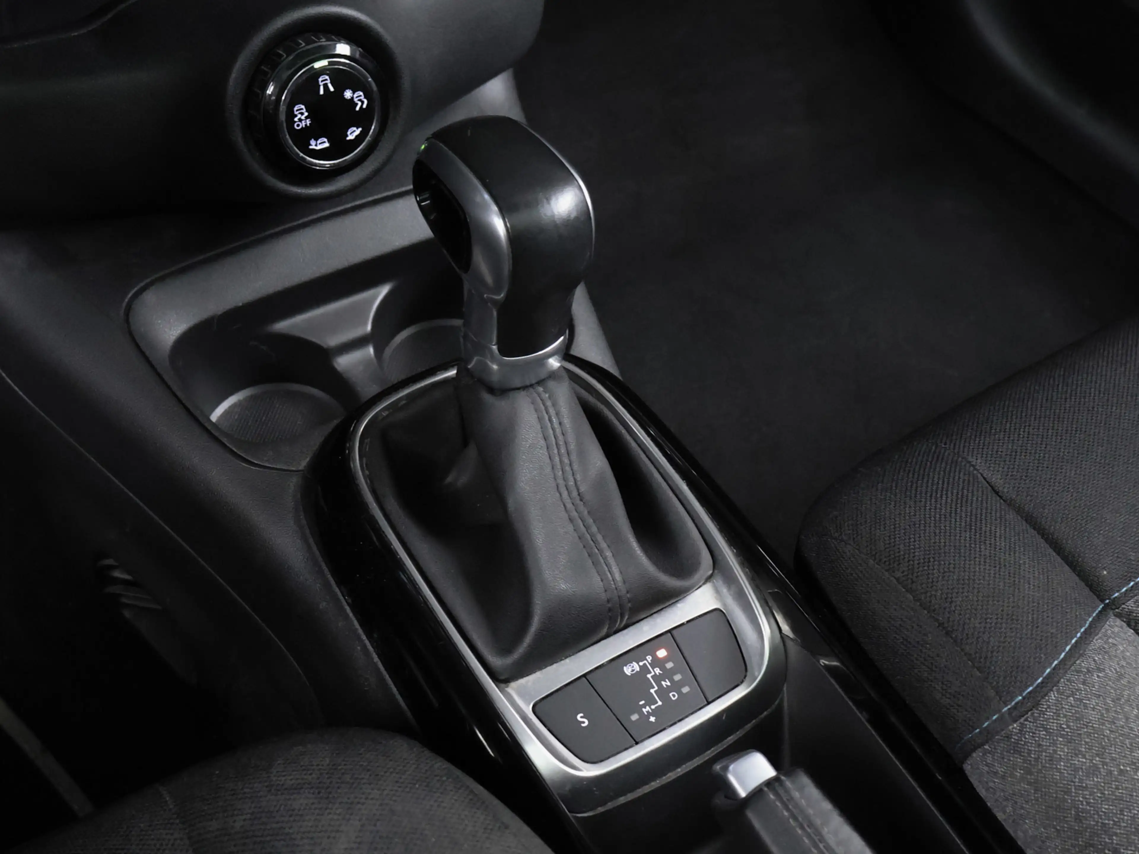 Citroen C4 Cactus 1.2 PureTech Shine (PANORAMADAK,APPLE CARPLAY,STOE — photo 19