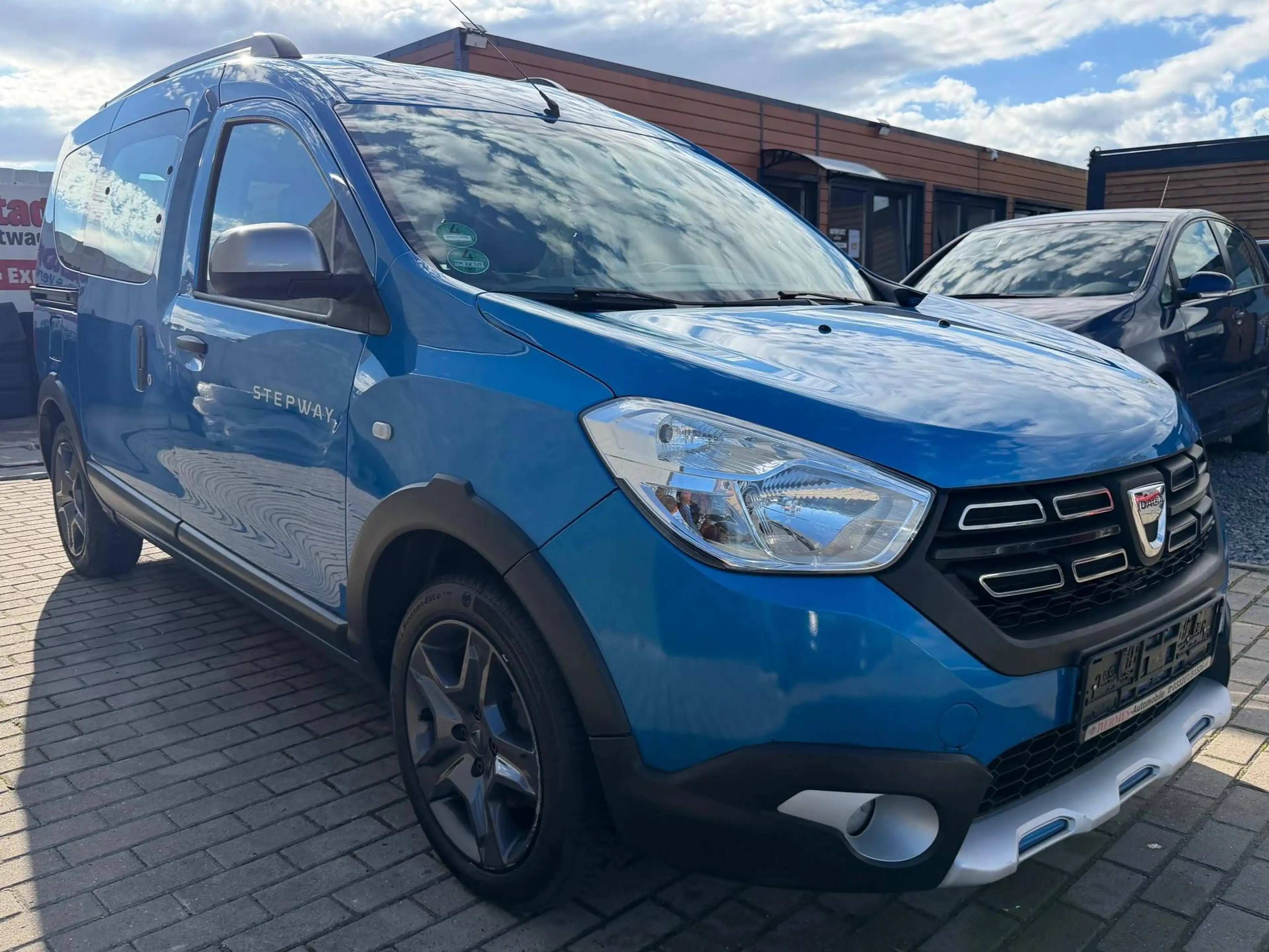 Dacia Dokker Stepway Celebration*Navi*Klima*Schiebetüren*Tempo* — photo 3