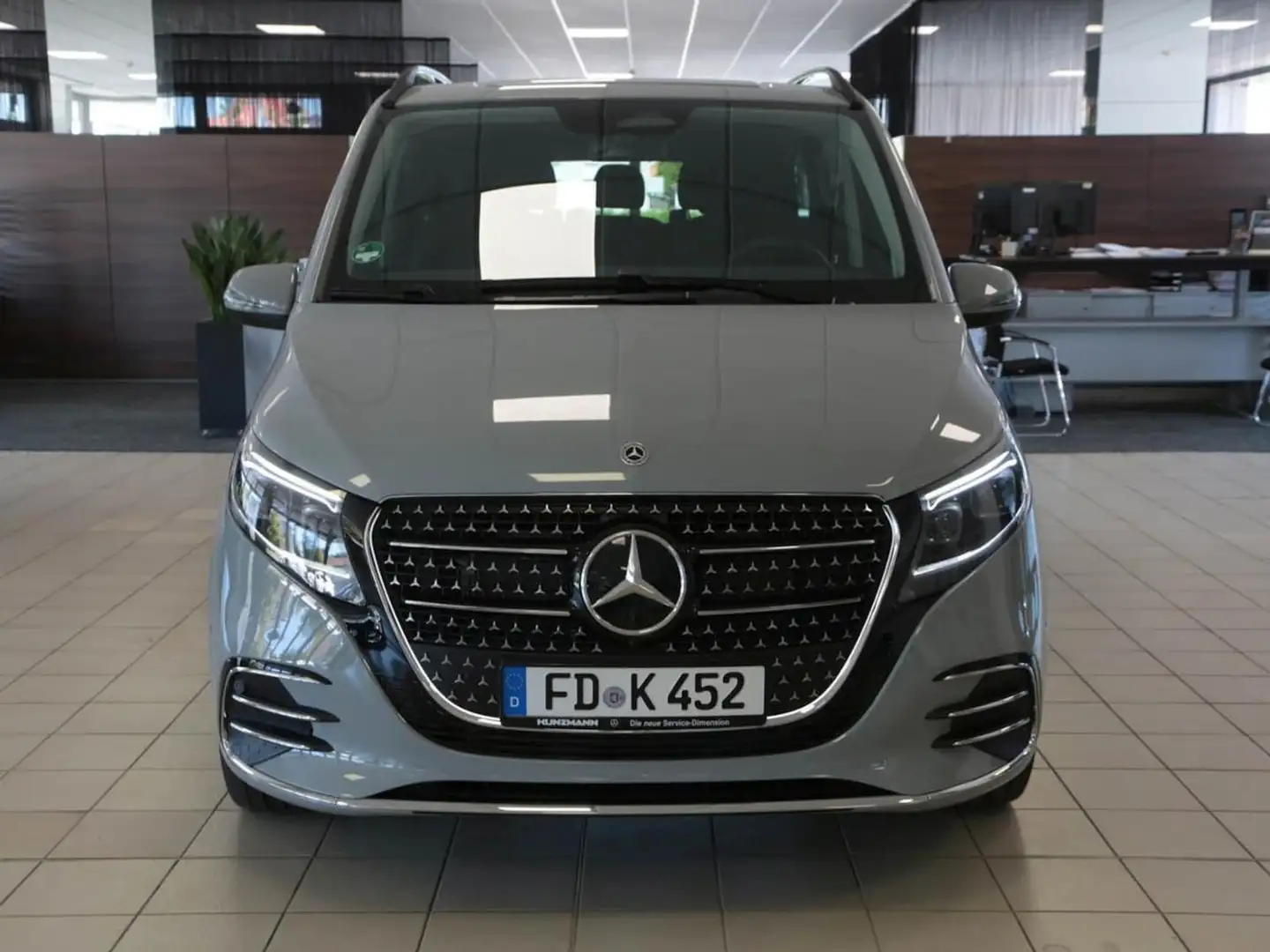 Mercedes-Benz V 300 d STYLE Lang AMG Distronic Standheizung Grau - 2