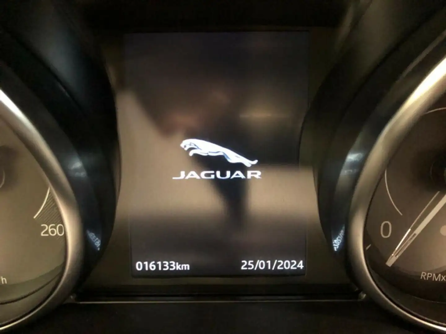 Jaguar E-Pace 2.0D 110kW S 4WD Auto bijela - 2