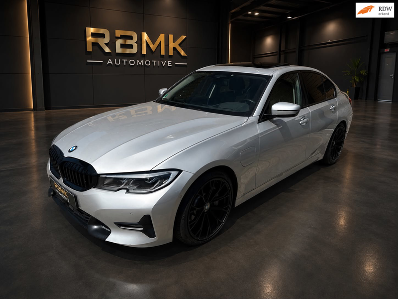 BMW 330 3-serie 330e xDrive High Executive