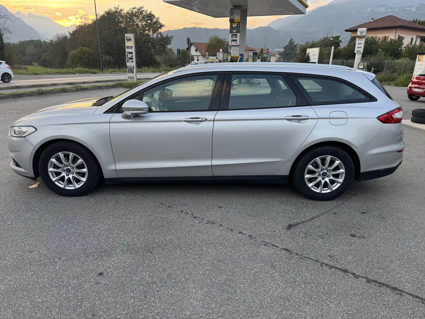 Ford Mondeo SW 2.0 tdci Titanium Pack 130cv auto dpf Argento - 2