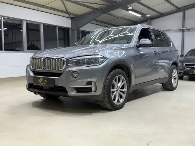 BMW X5 xDrive 40d -PANO-NAVI-AHK-SHZ-ACC-TÜV NEU