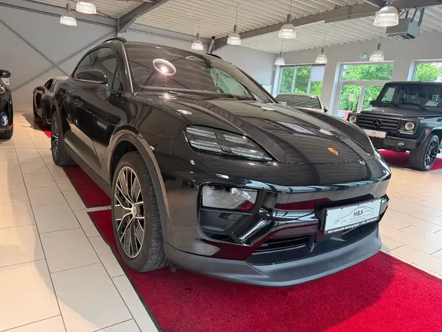 Porsche Macan view 2