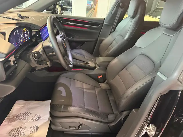 Porsche Macan view 10
