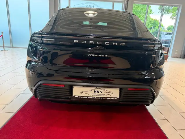 Porsche Macan view 8