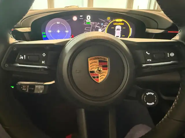 Porsche Macan view 18