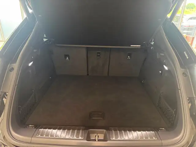 Porsche Macan view 26