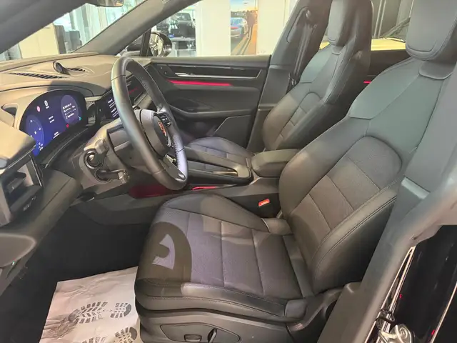 Porsche Macan view 11