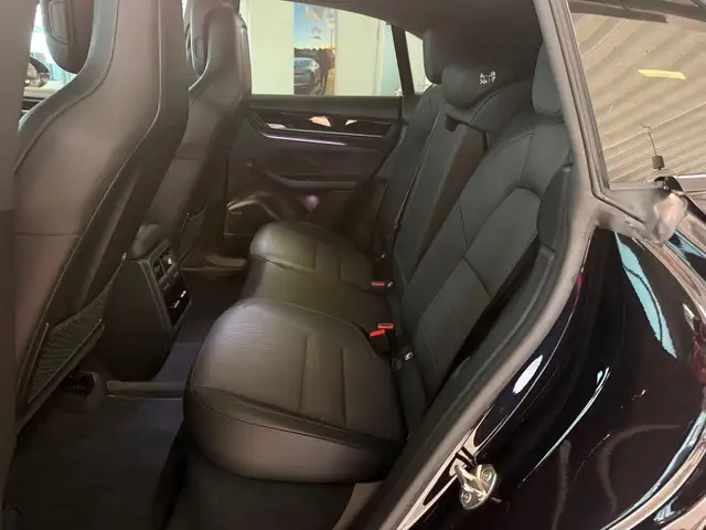 Porsche Macan view 9
