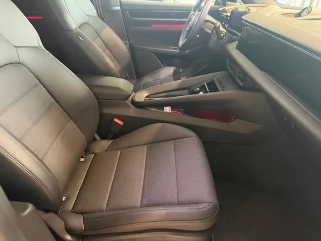 Porsche Macan view 24