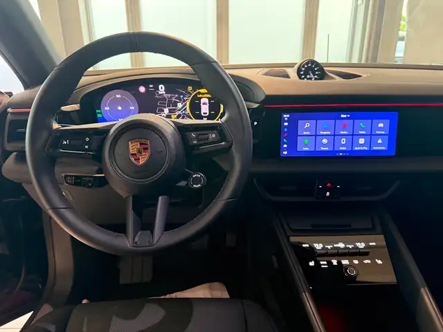 Porsche Macan view 12