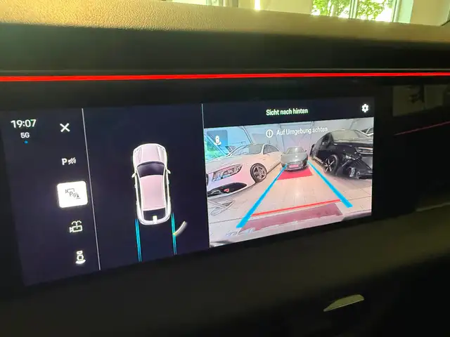 Porsche Macan view 16