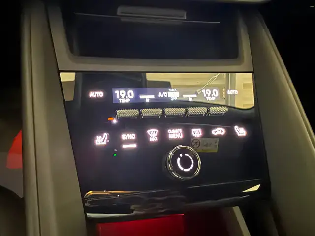 Porsche Macan view 17
