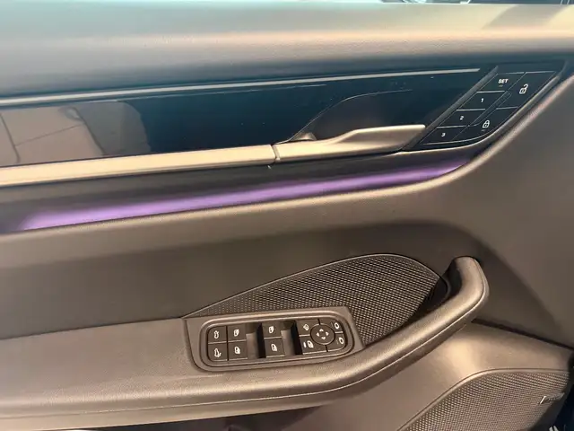 Porsche Macan view 25