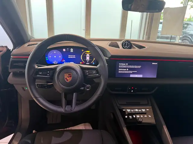 Porsche Macan view 23