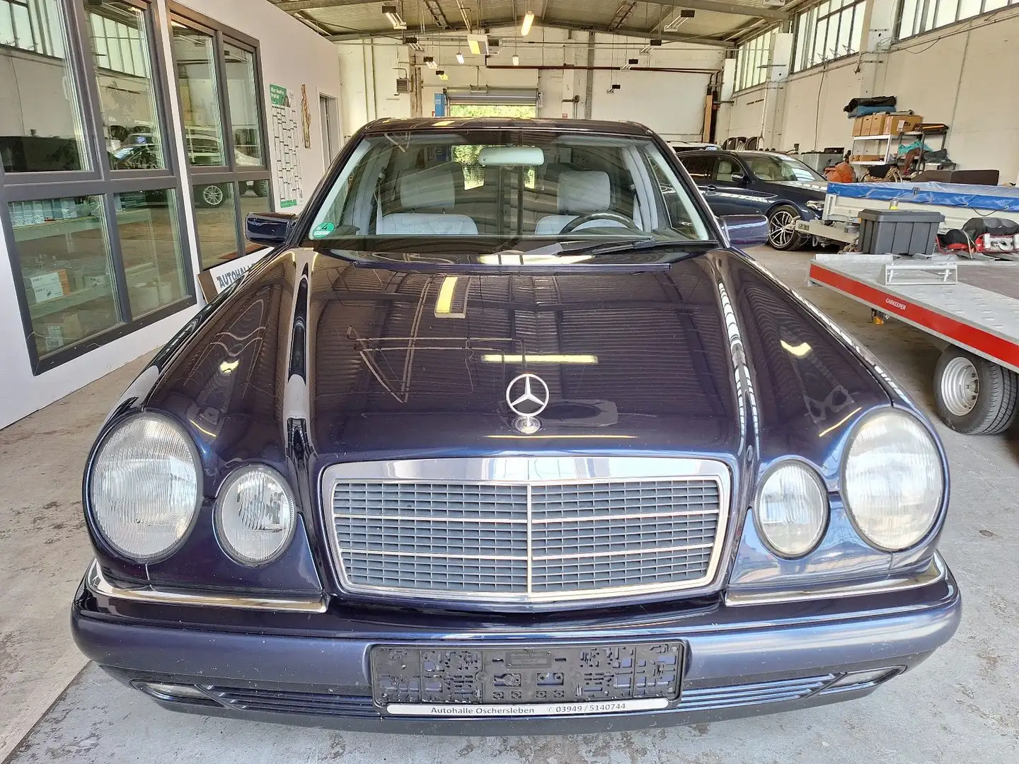 Mercedes-Benz E 280 aus 2.Hand Blau - 2