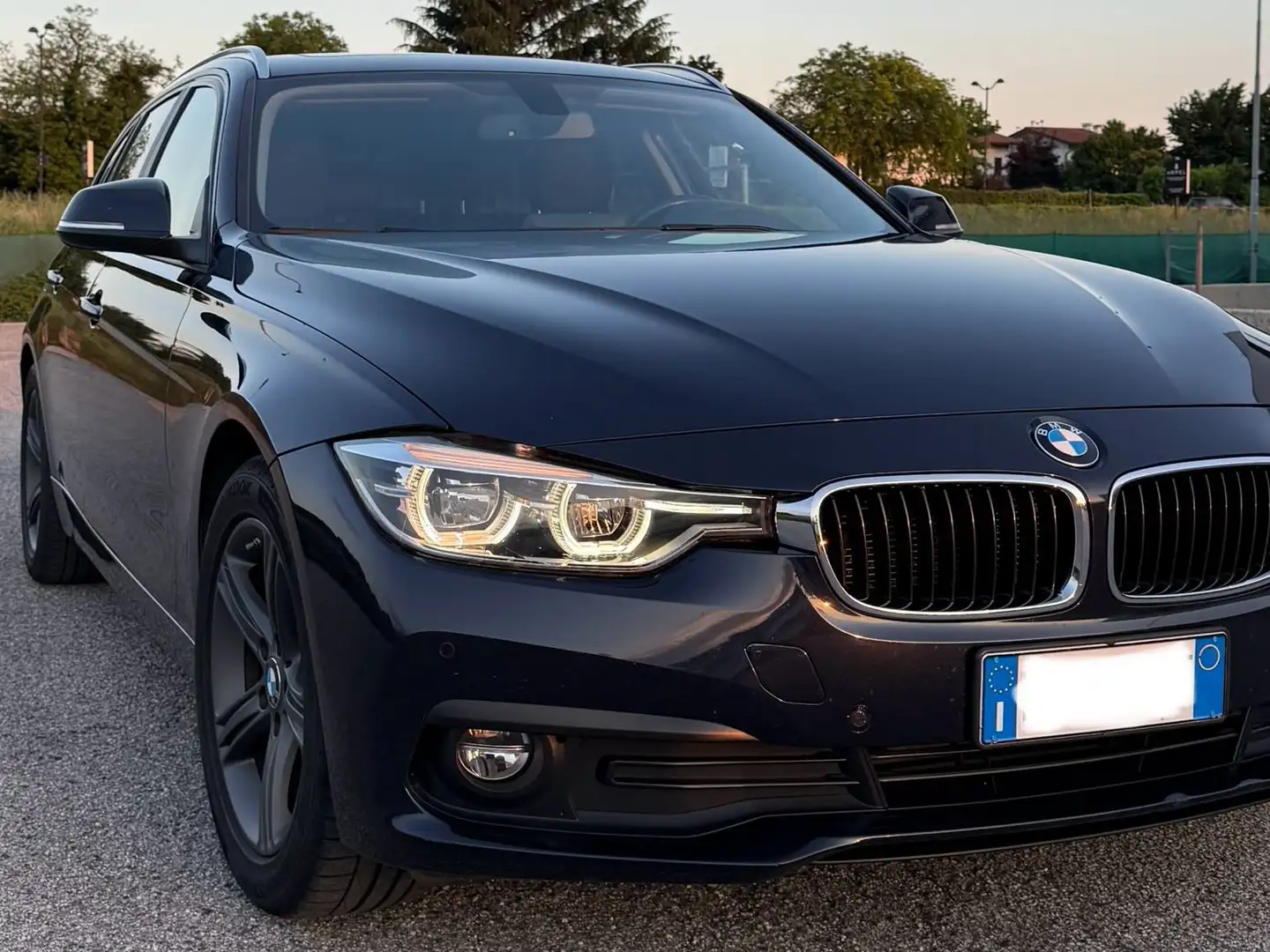 BMW 316 Serie 3 F31 2015 Touring316d Touring Luxury auto Blu/Azzurro - 1