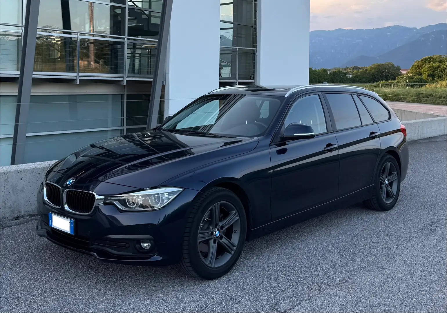 BMW 316 Serie 3 F31 2015 Touring316d Touring Luxury auto Blu/Azzurro - 2