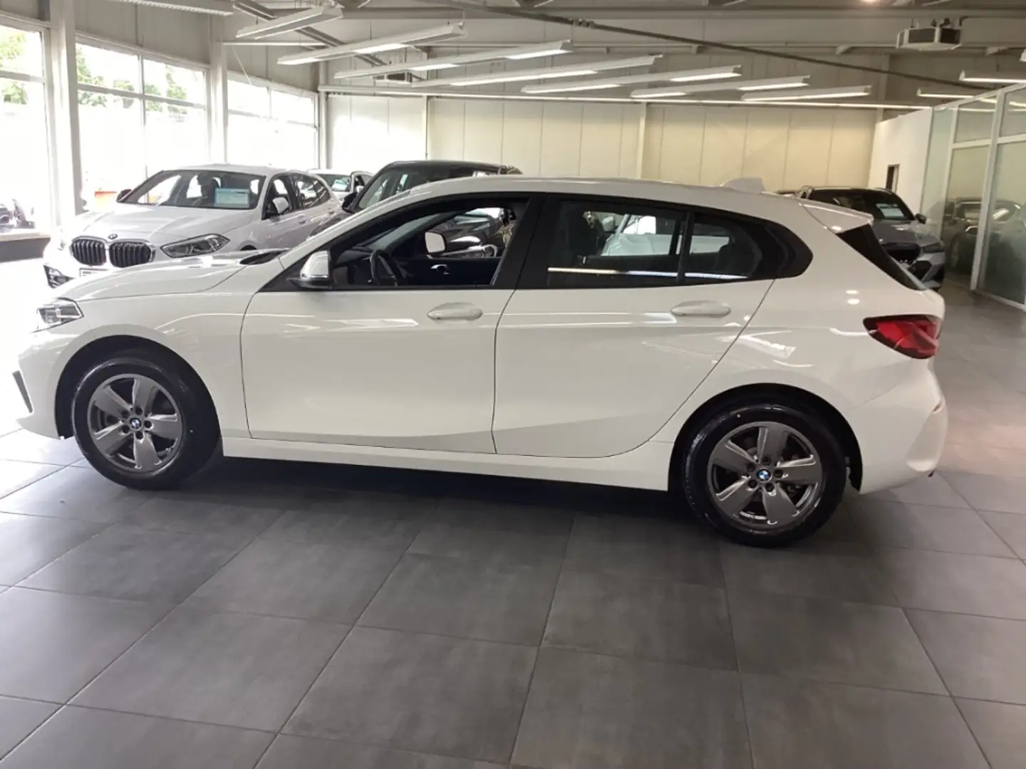 BMW 118 iA Advantage+Comfort LCProf LenkHzg aut.Heckklappe Blanc - 2