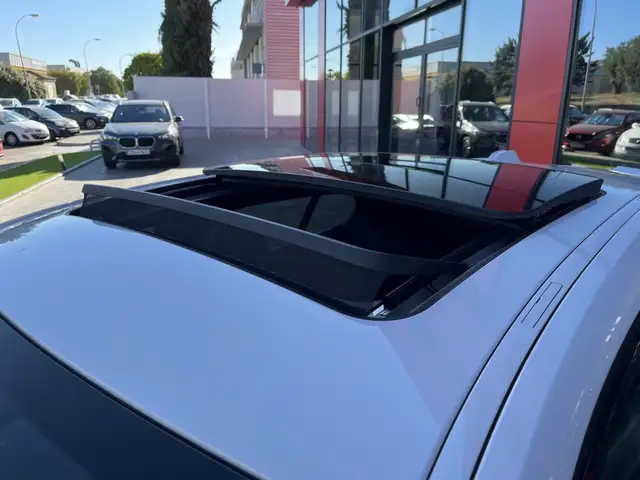BMW 1 Series view 3