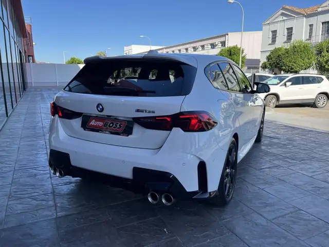 BMW 1 Series view 8