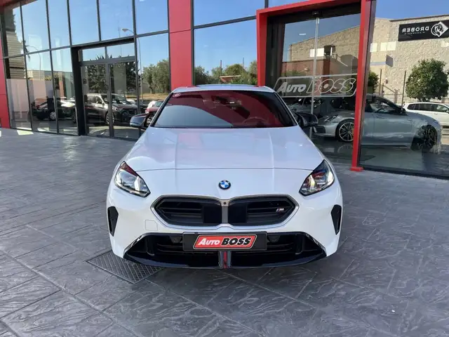 BMW 1 Series view 4
