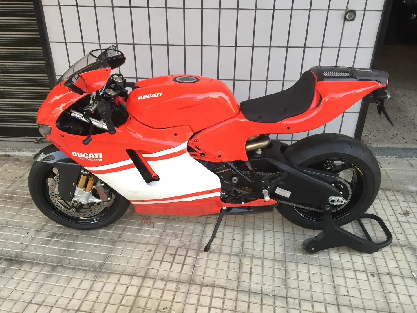 Ducati Desmosedici RR Race Replica Rot - 2