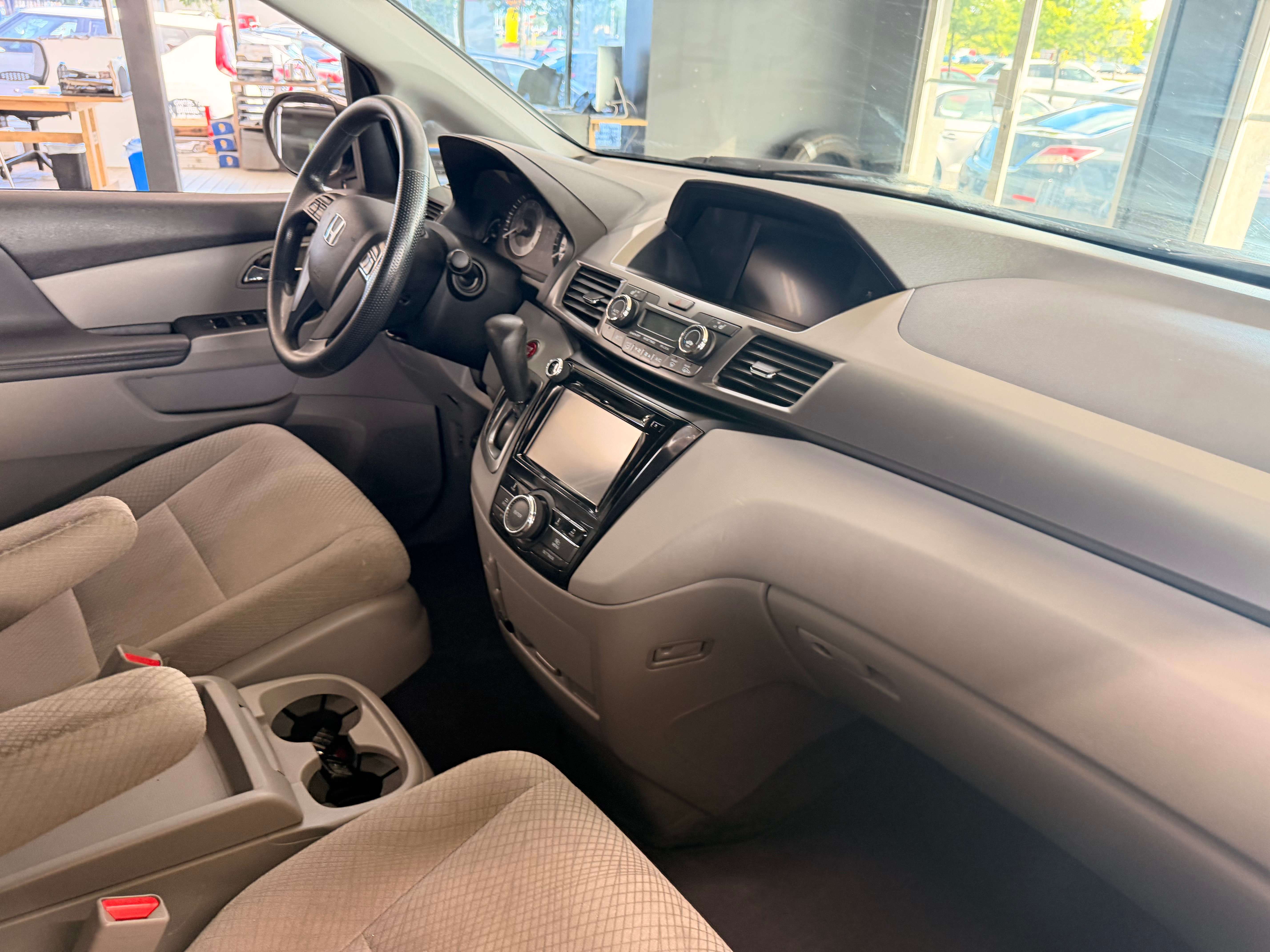 2015 Honda Odyssey EX - Image 10