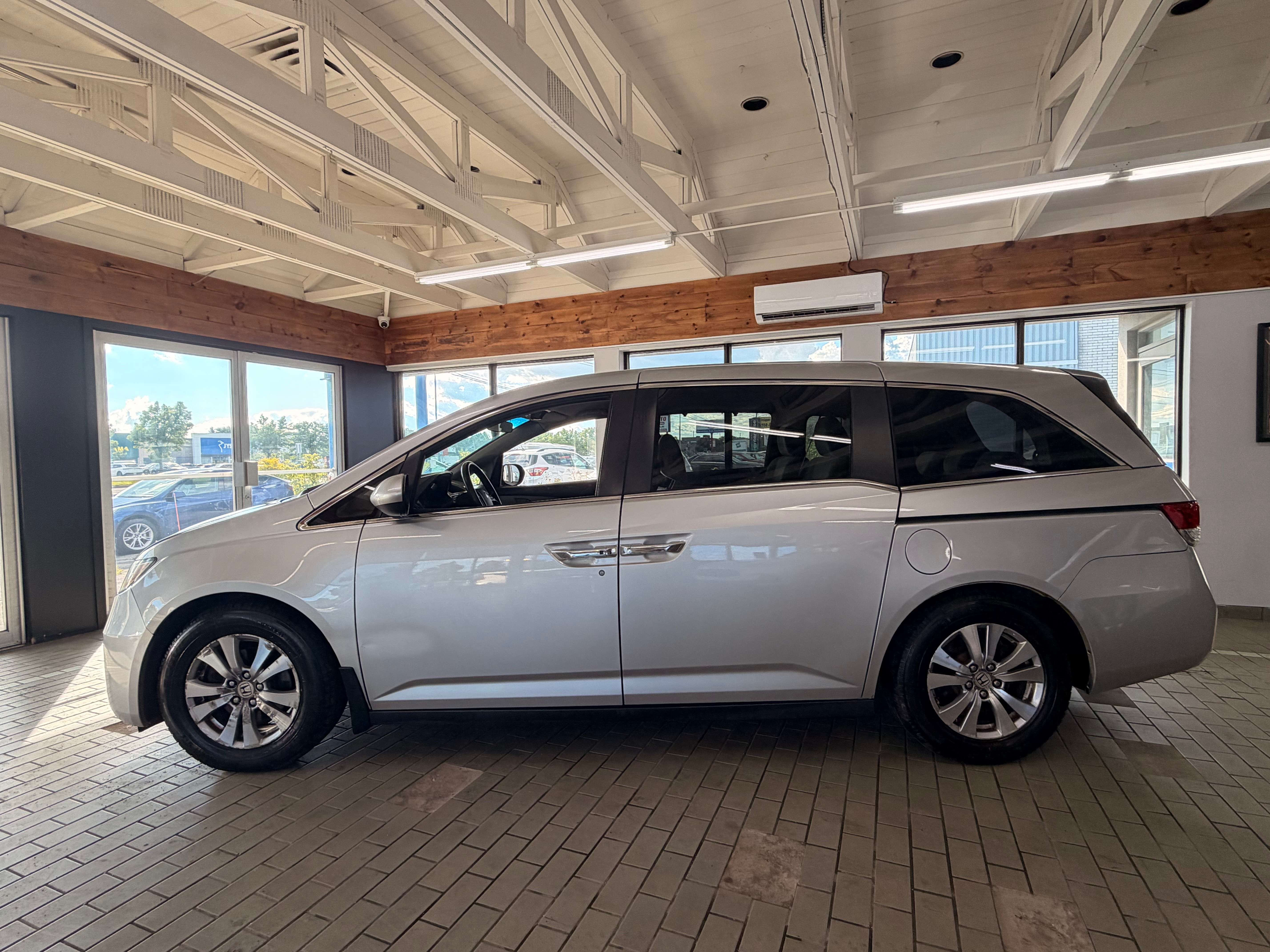 2015 Honda Odyssey EX - Image 2