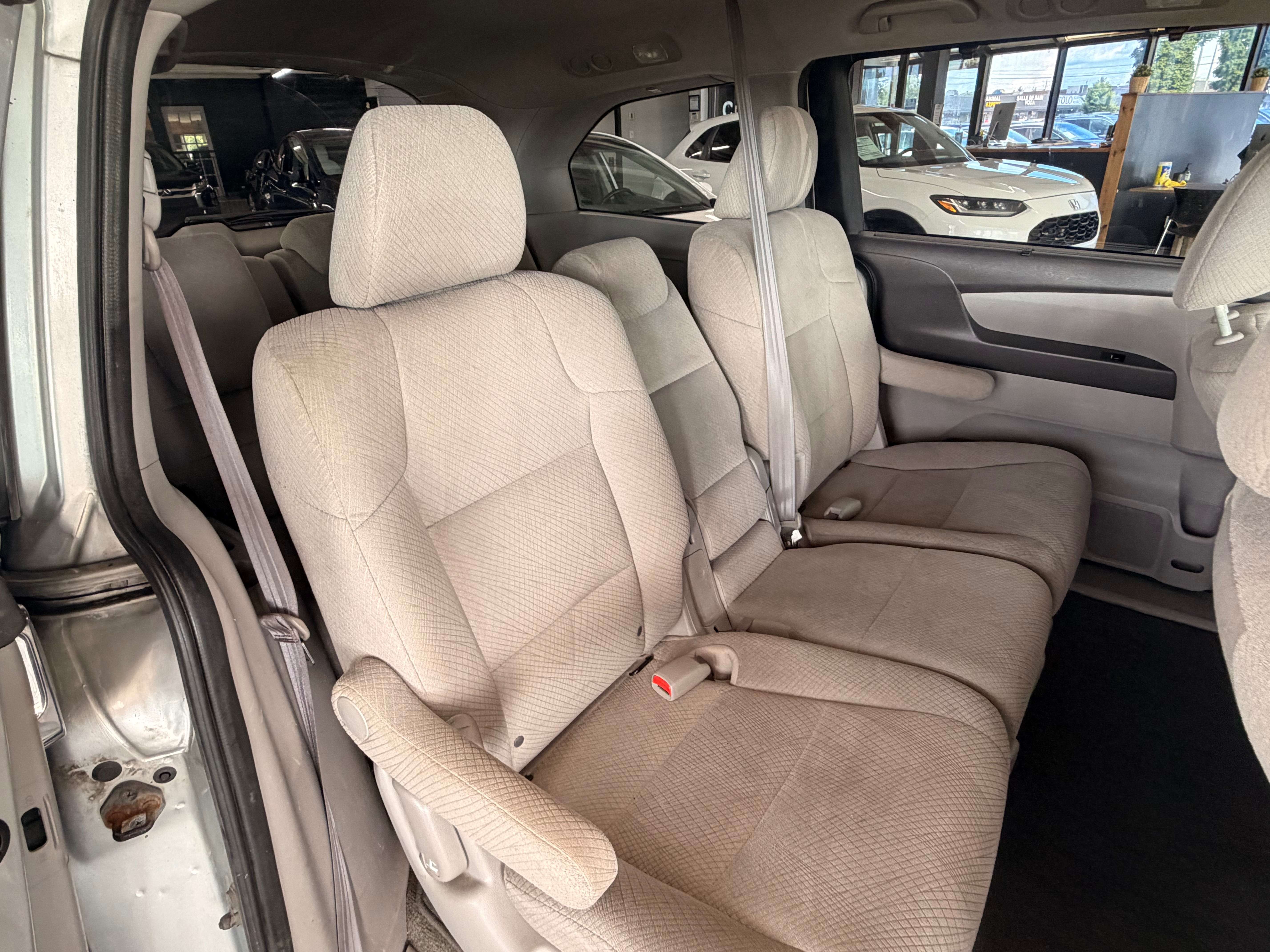 2015 Honda Odyssey EX - Image 13