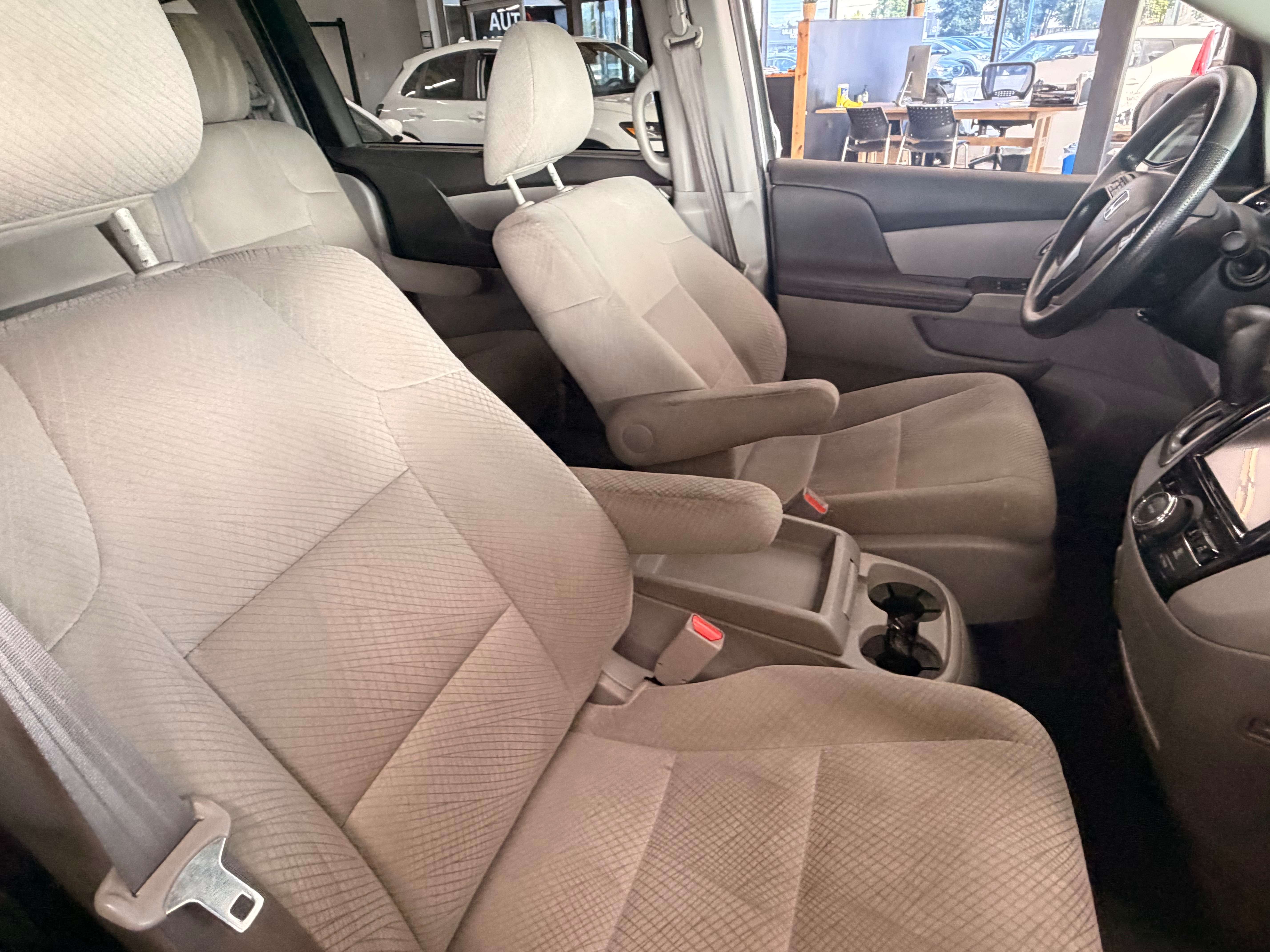 2015 Honda Odyssey EX - Image 11
